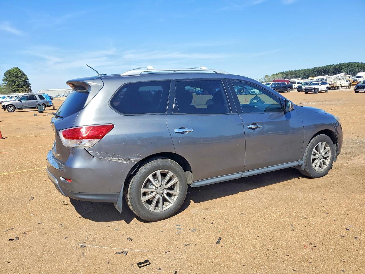 2015 Nissan Pathfinder S - Фото 3