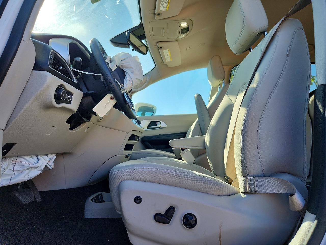 2018 Chrysler Pacifica Touring L F - Фото 7