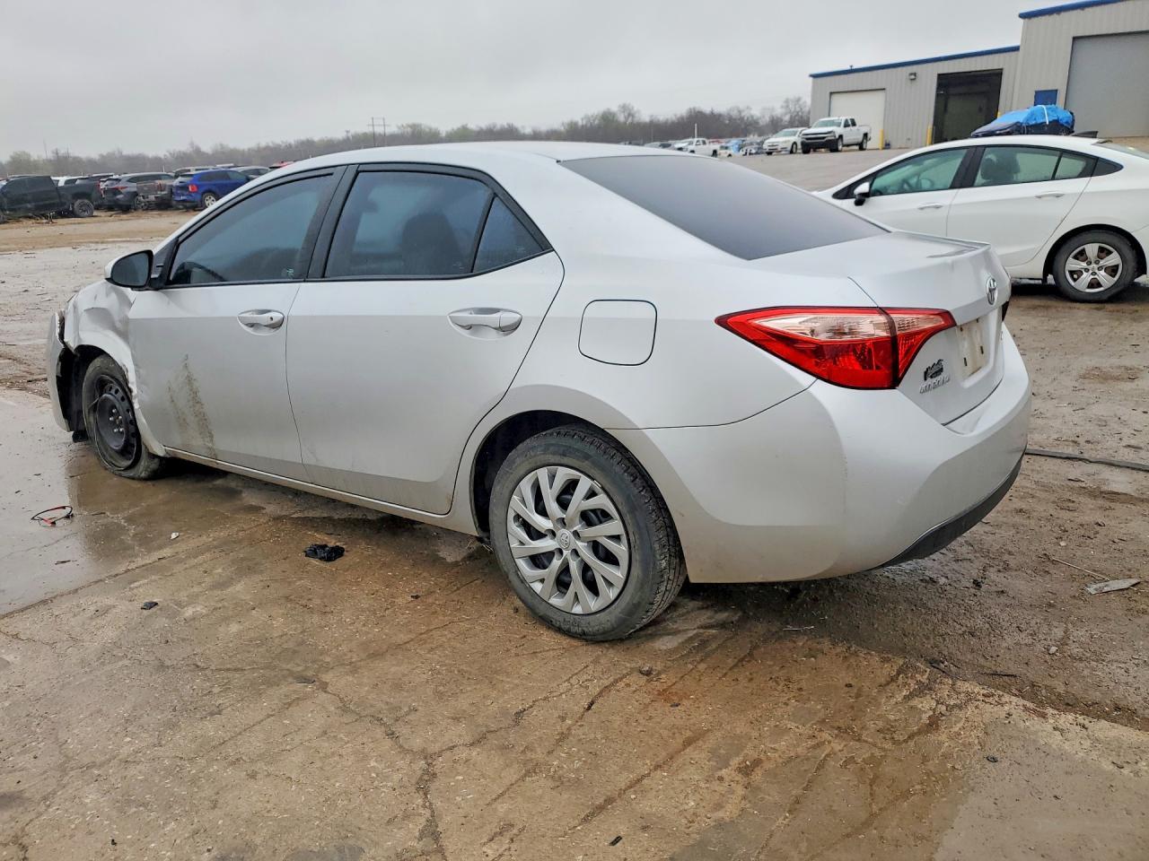 2017 Toyota Corolla Le - Фото 2