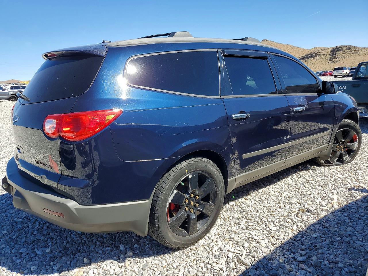 2011 Chevrolet Traverse Ls - Image 3