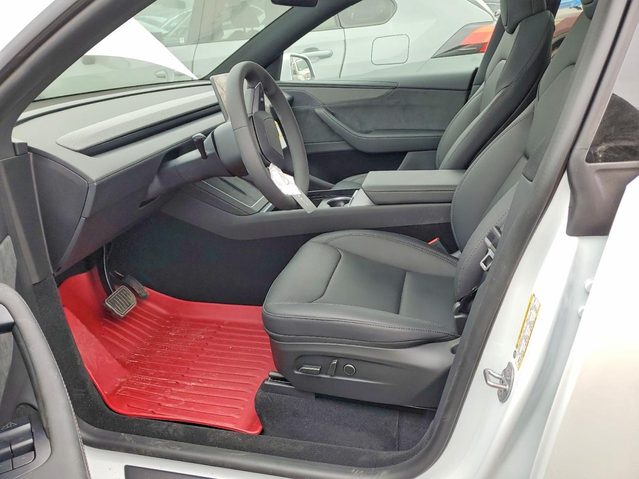 2026 Tesla Model Y - Фото 7