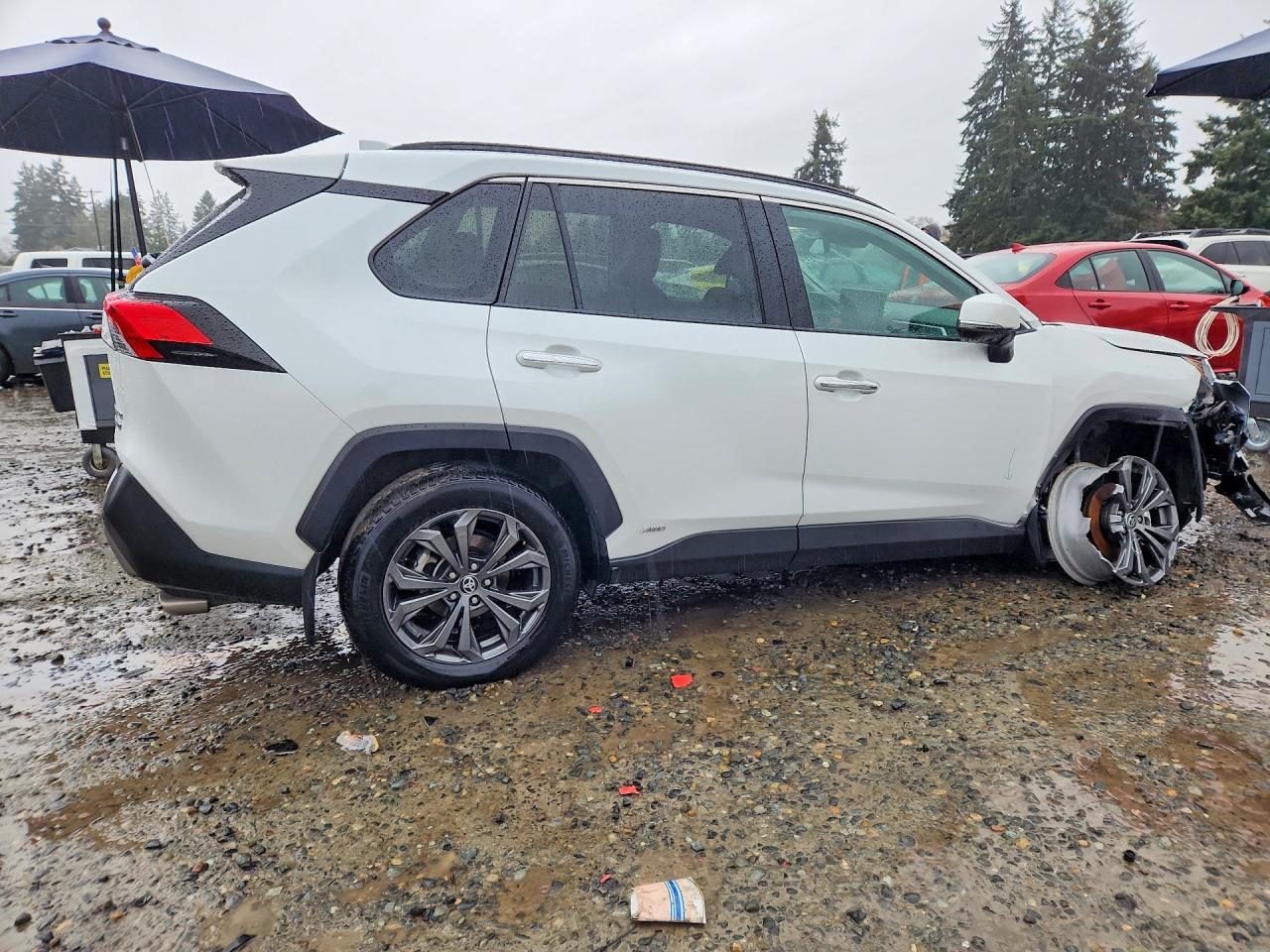 2023 Toyota Rav4 Hybrid Limited - Image 3