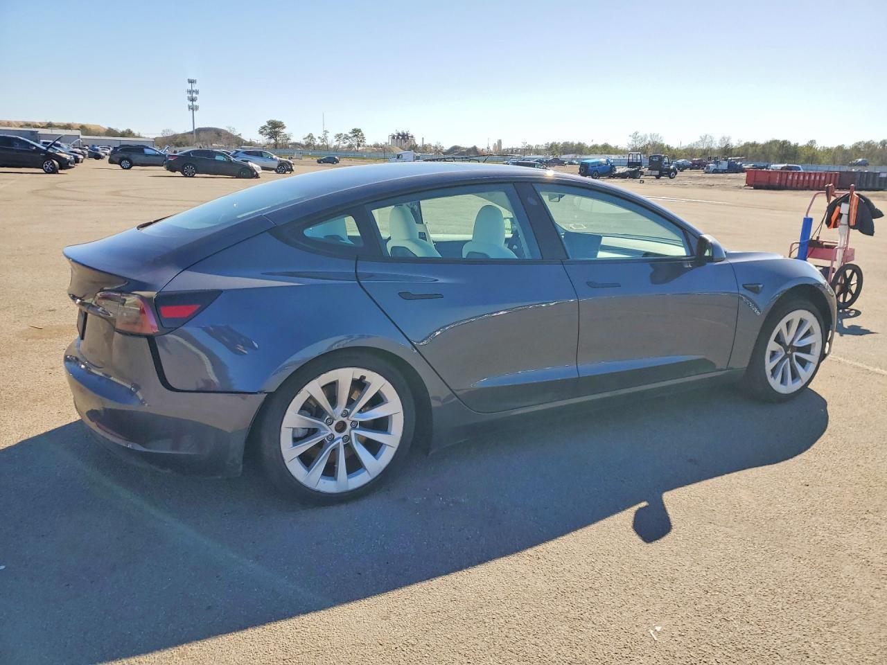 2023 Tesla Model 3 - Фото 3