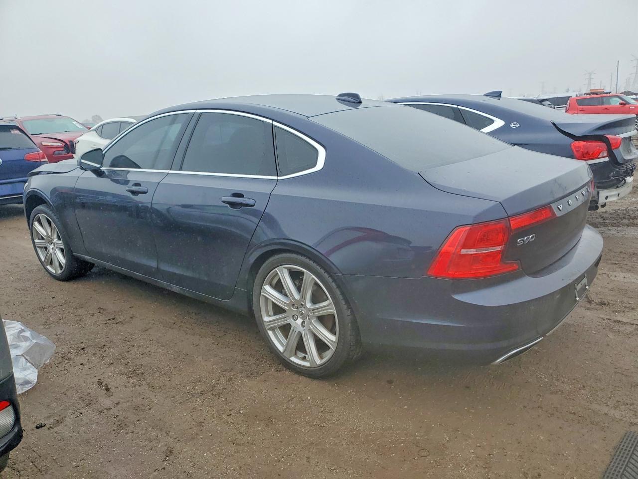 2017 Volvo S90 T6 Momentum - Фото 2