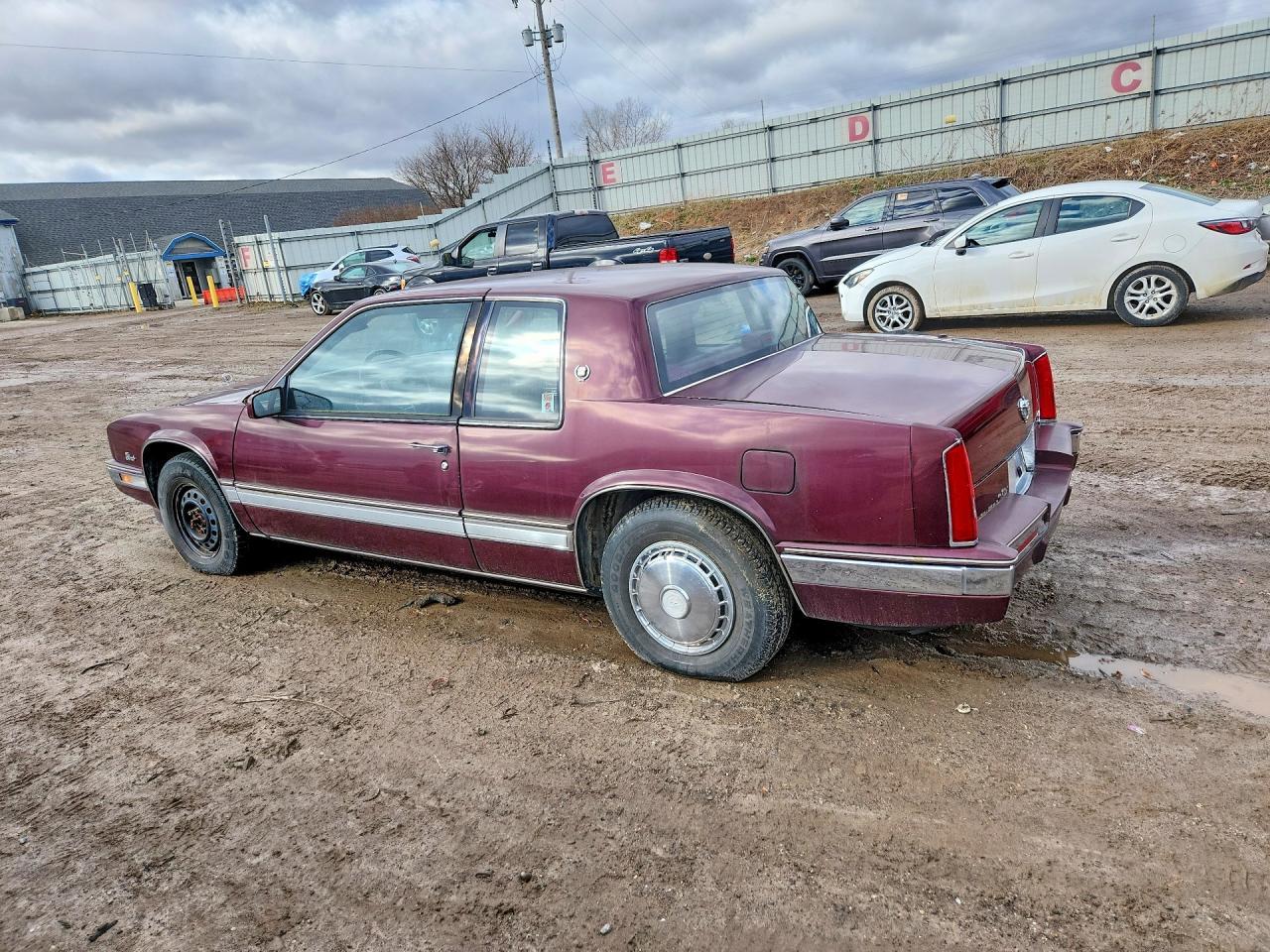 1986 Cadillac Deville - Фото 2