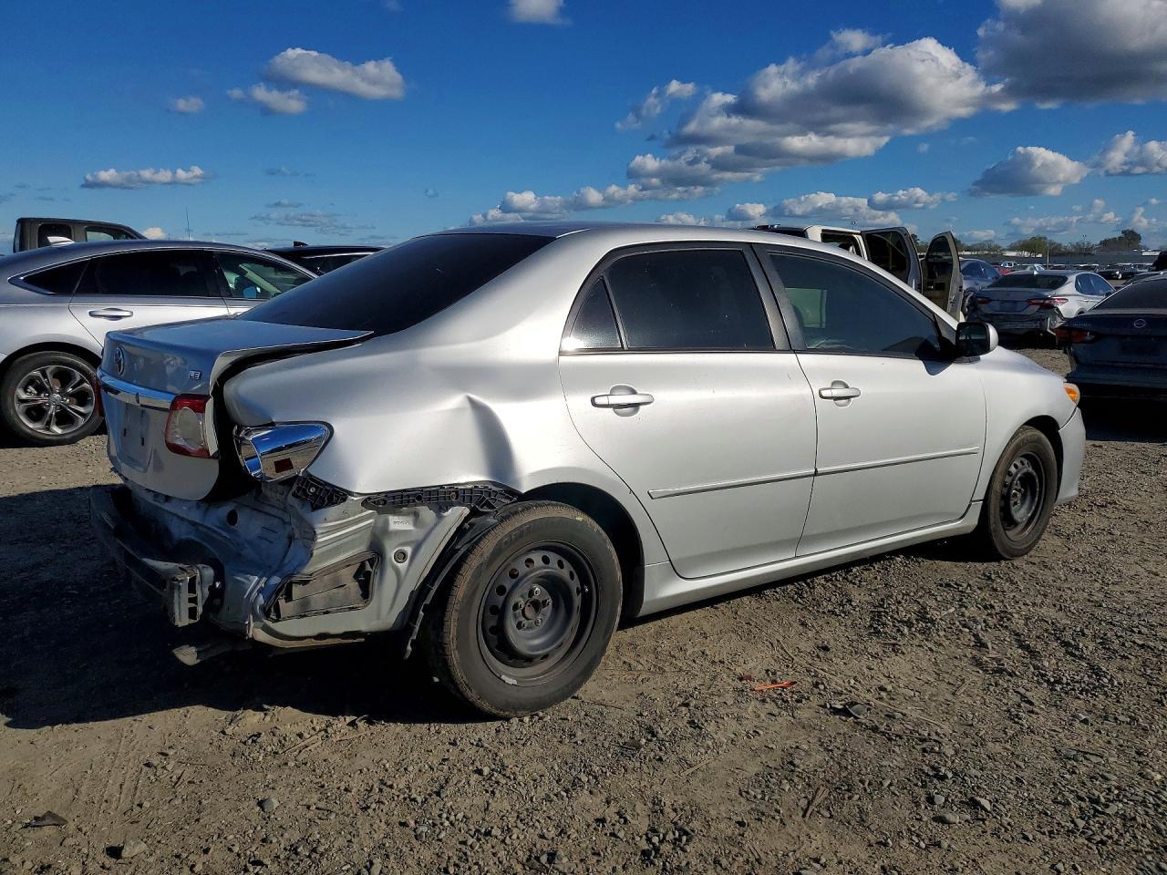 2011 Toyota Corolla Le - Фото 3