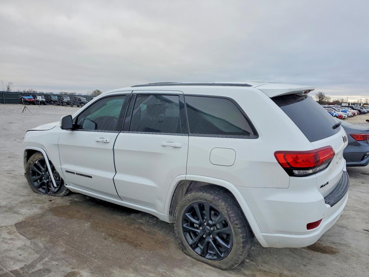 2020 Jeep Grand Cherokee Laredo - Фото 2