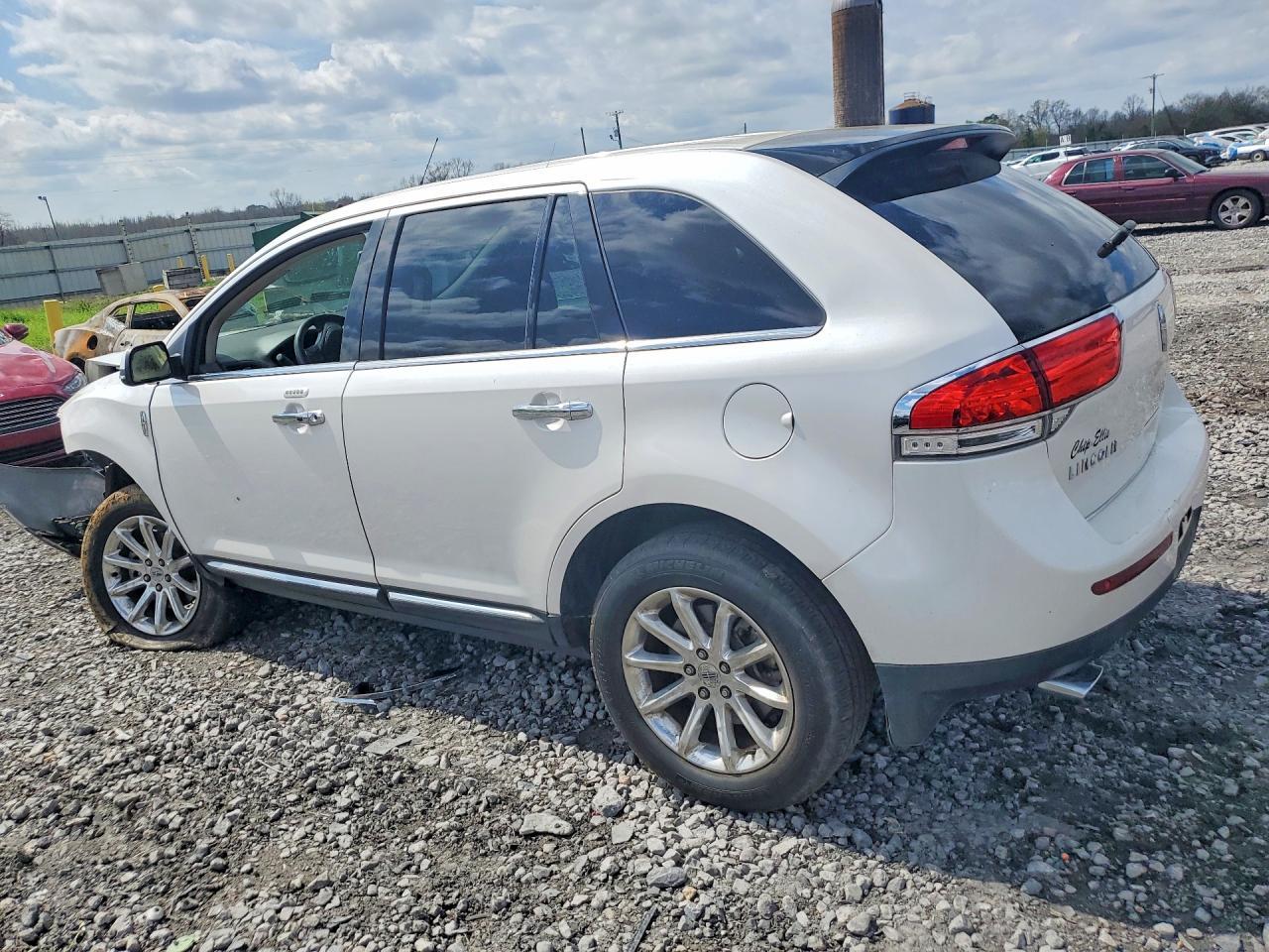 2015 Lincoln Mkx - Image 2