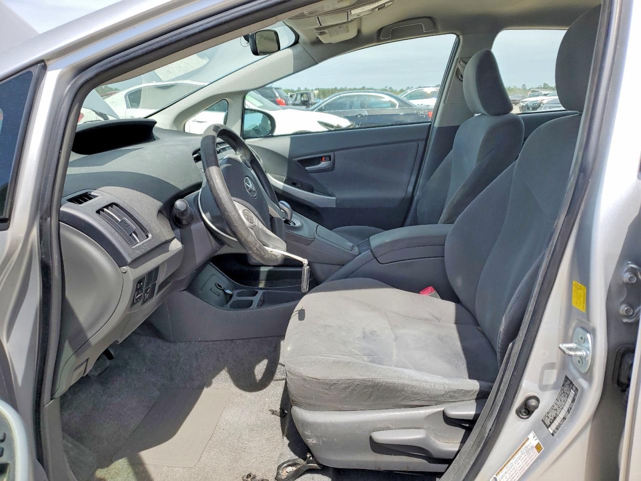 2011 Toyota Prius Three - Фото 7