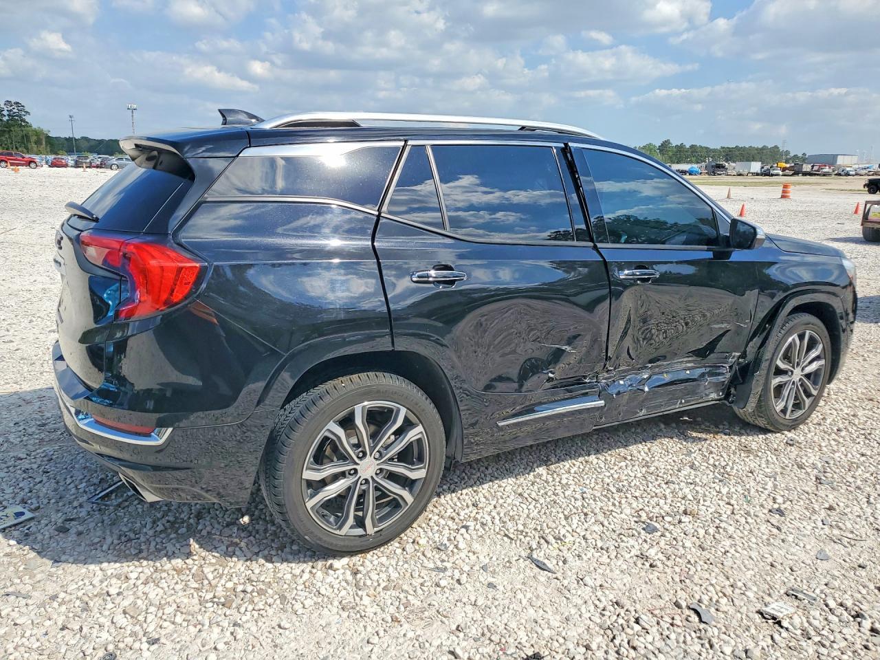 2018 GMC Terrain Denali - Image 3