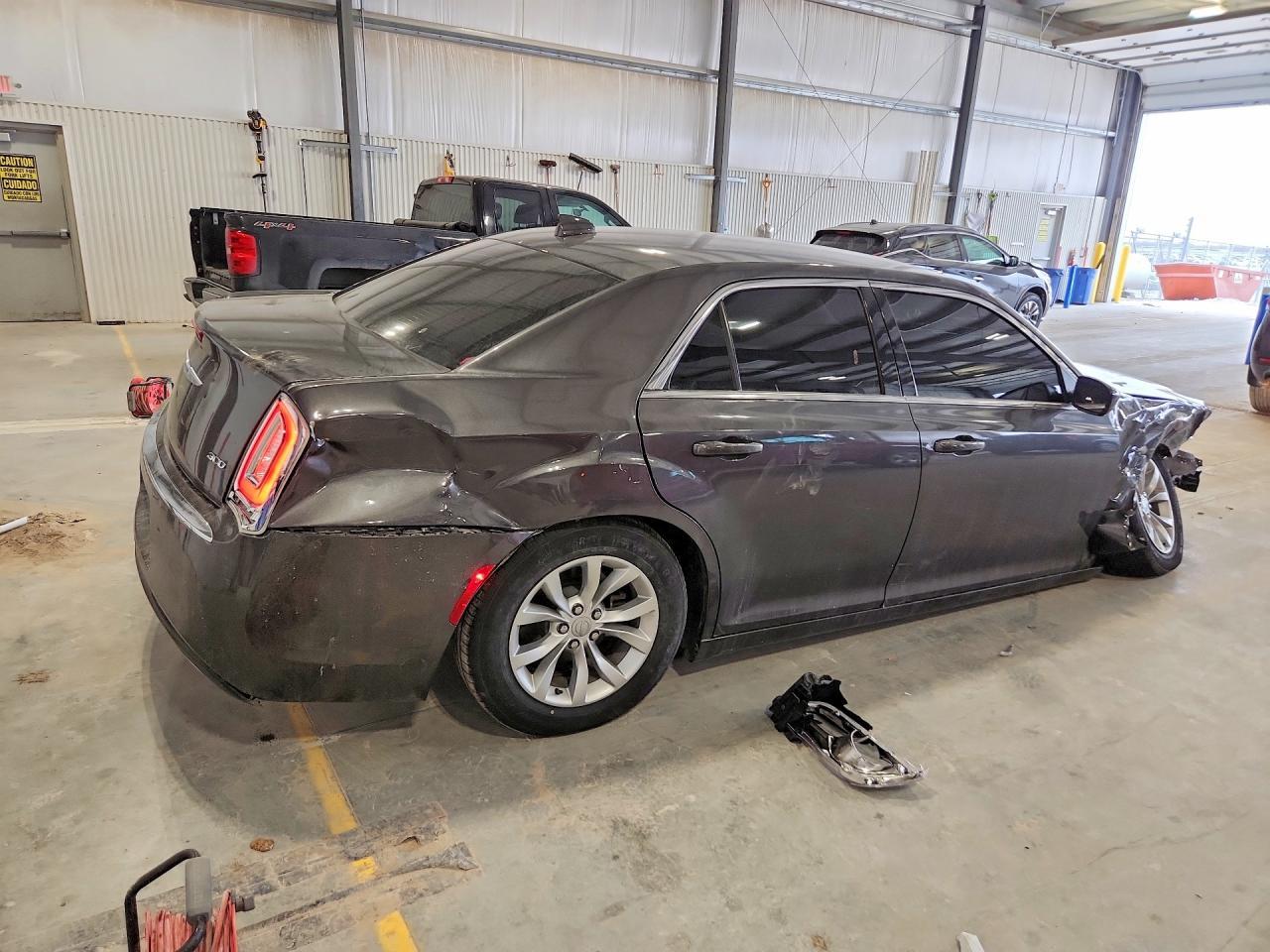 2019 Chrysler 300 Touring - Фото 3