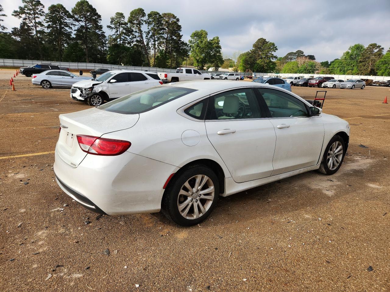 2015 Chrysler 200 Limited - Фото 3