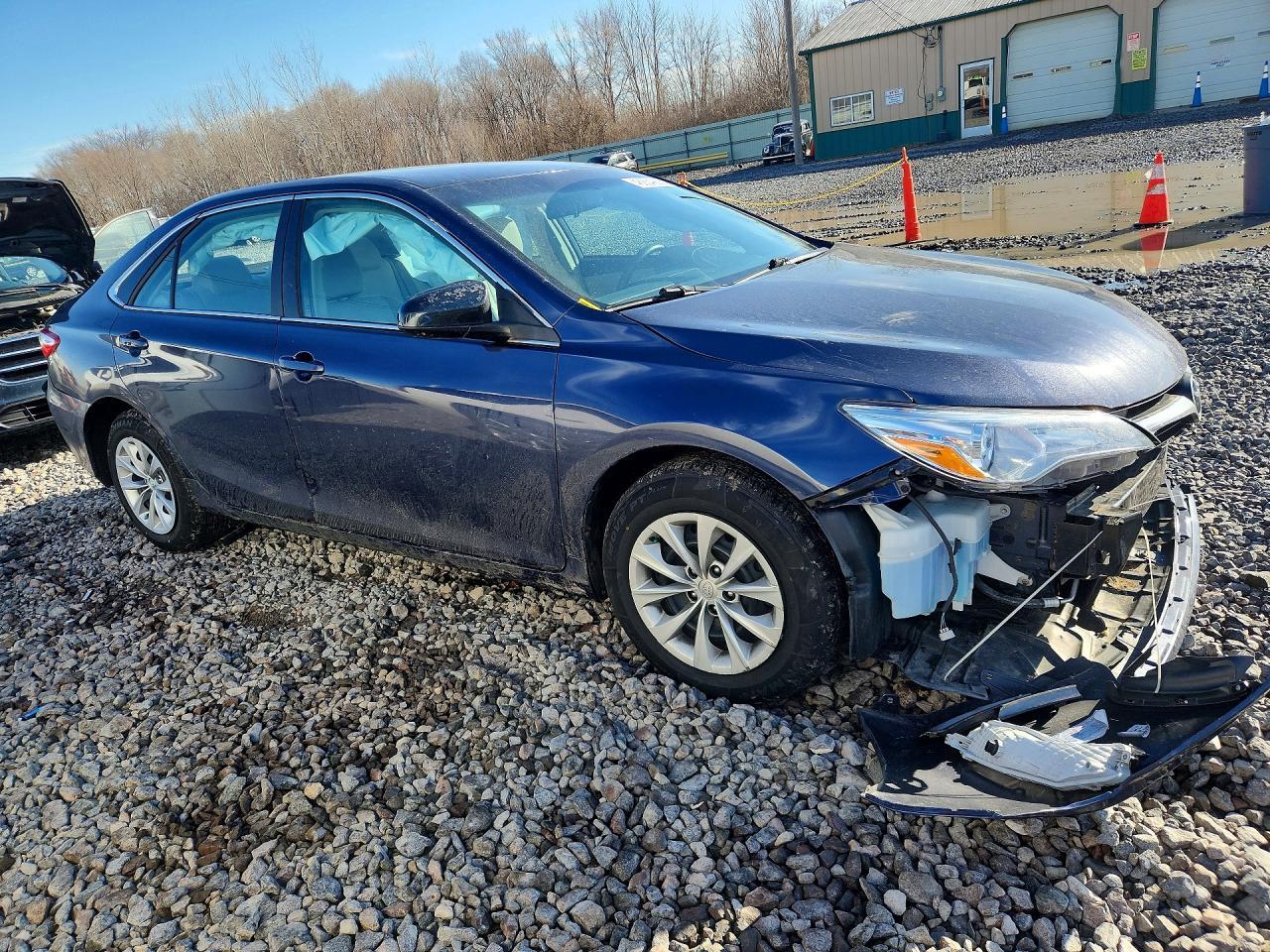 2015 Toyota Camry Le - Фото 4