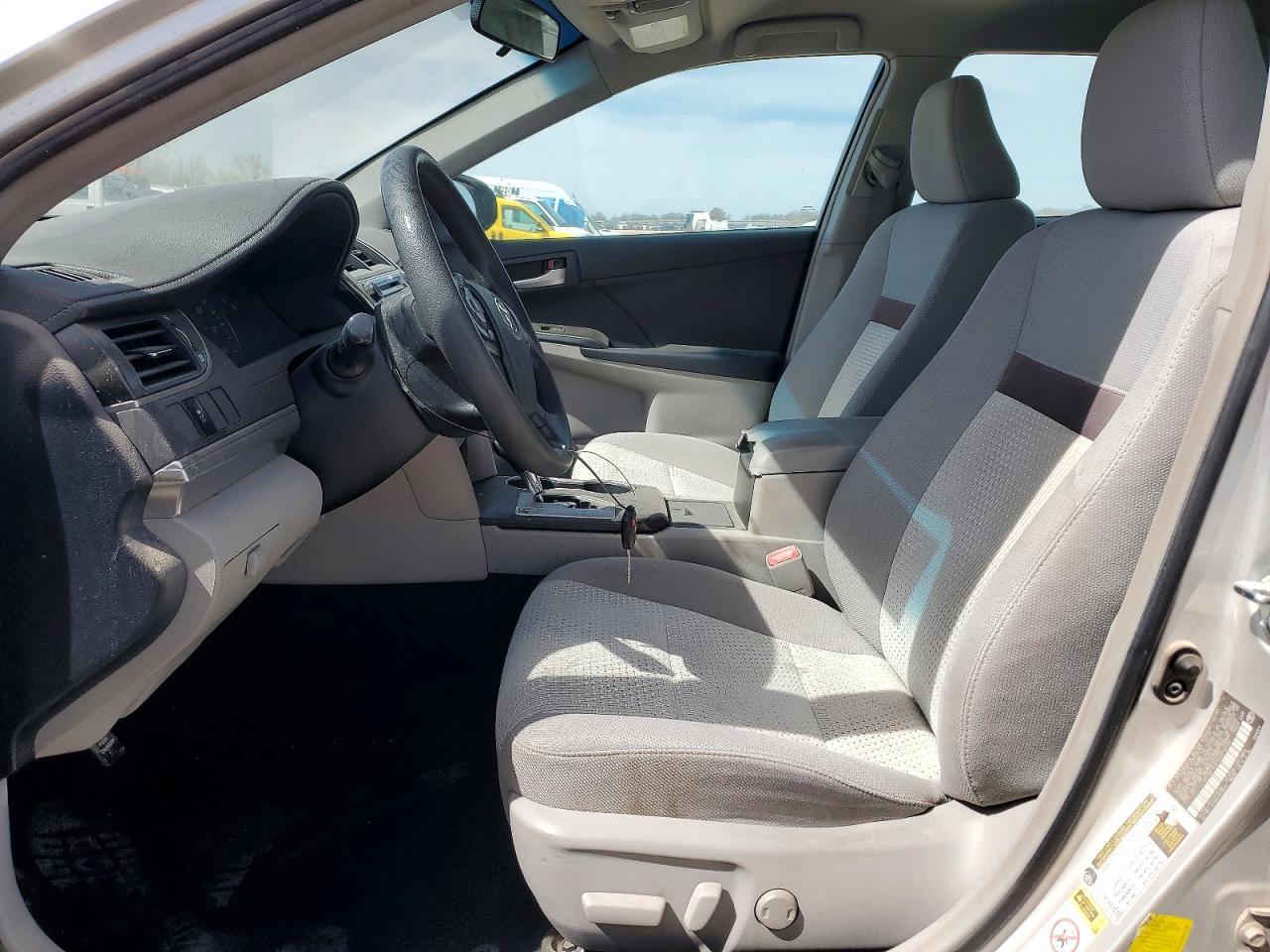 2012 Toyota Camry Le - Фото 7