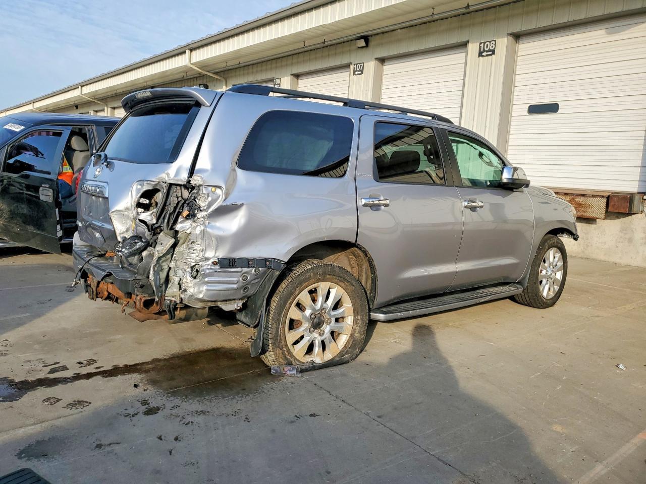 2010 Toyota Sequoia Platinum - Фото 3