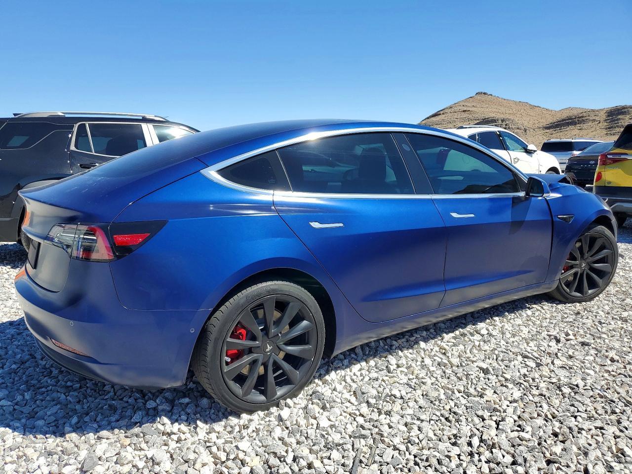2020 Tesla Model 3 - Фото 3