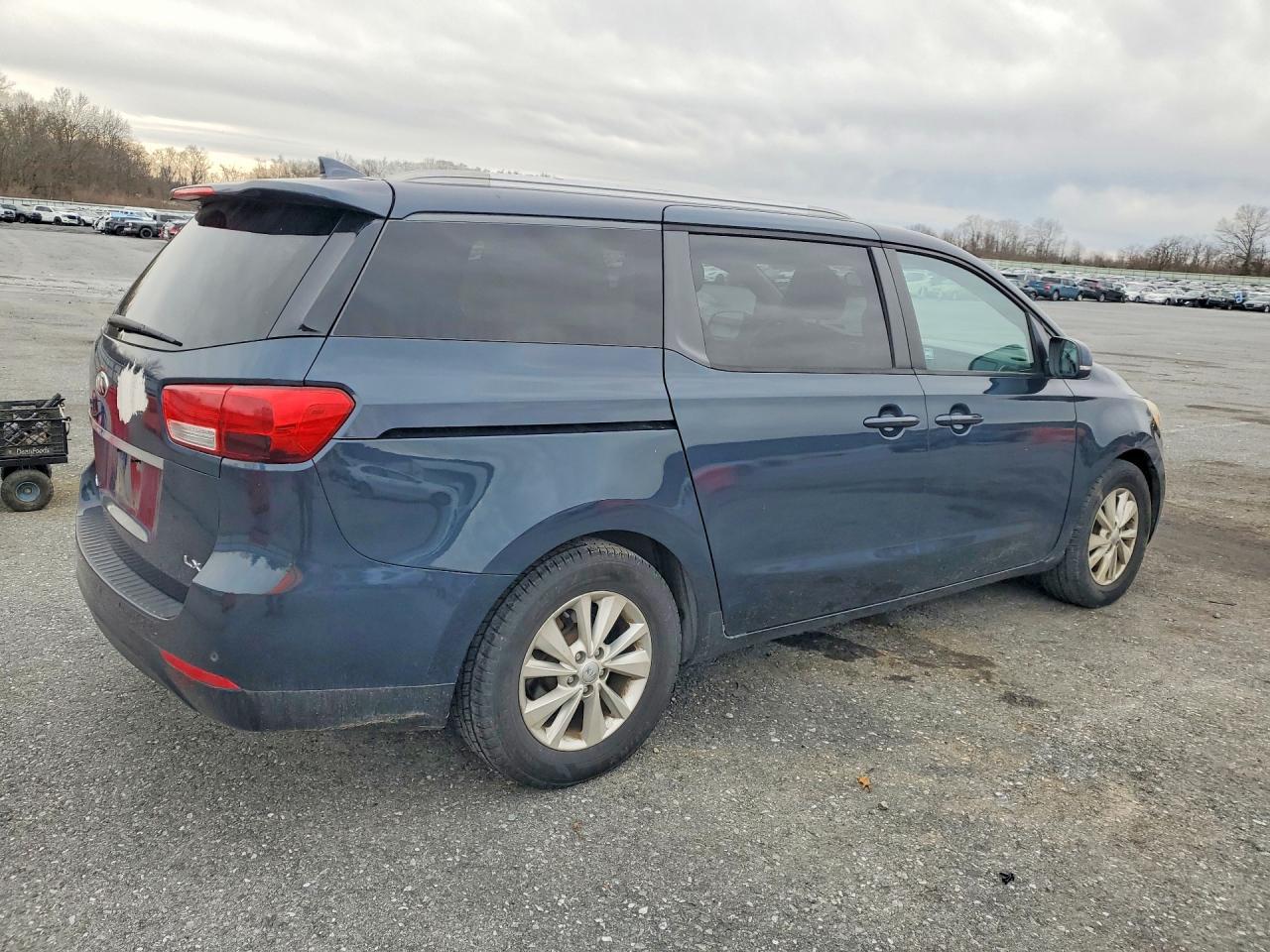 2016 Kia Sedona Lx - Фото 3