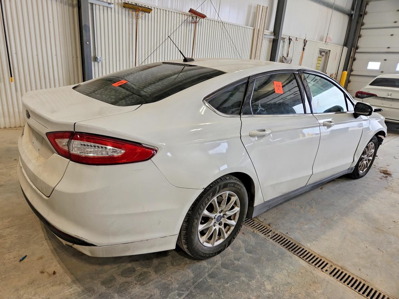 2016 Ford Fusion S - Фото 3
