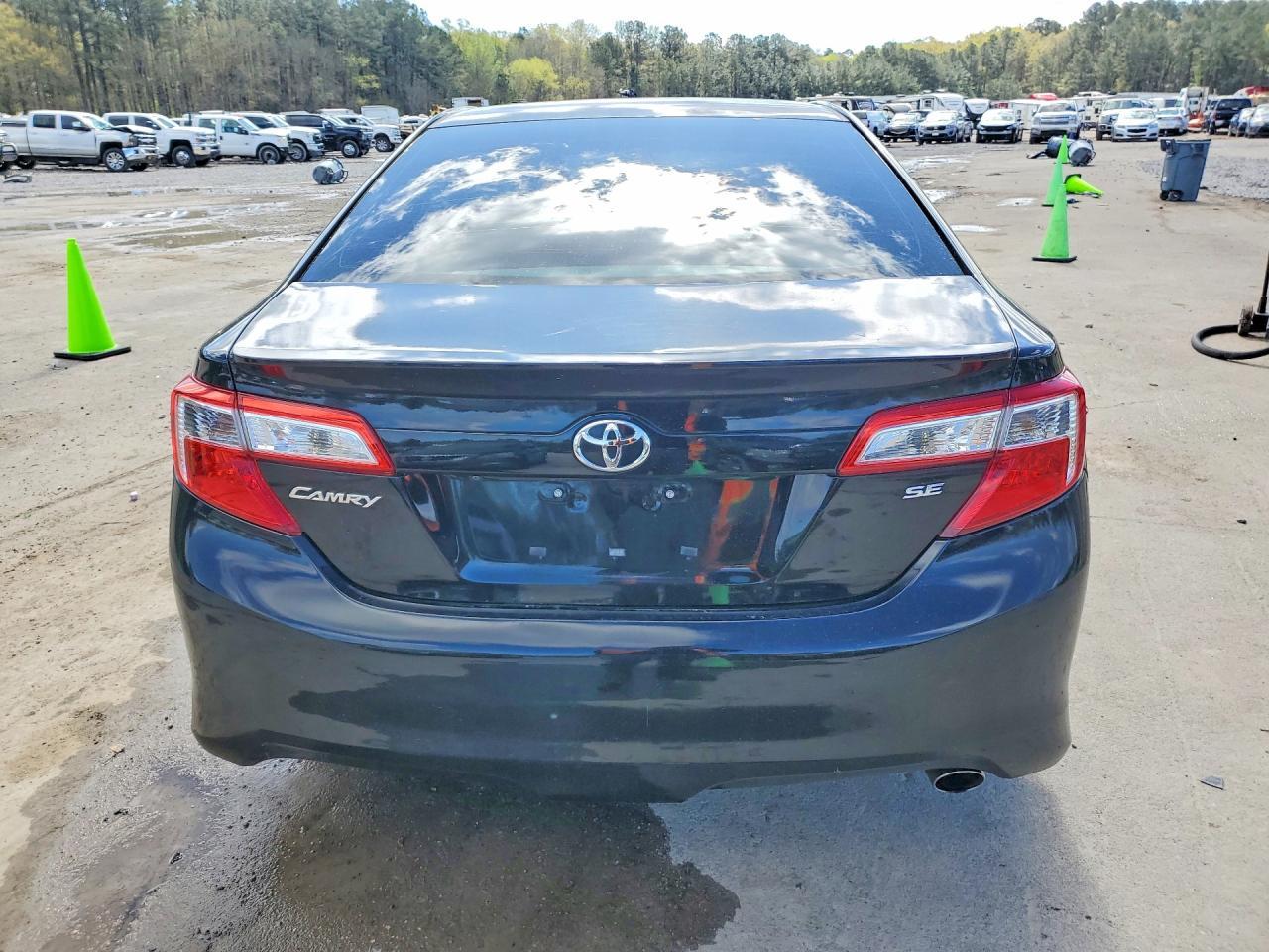 2014 Toyota Camry Se - Image 6