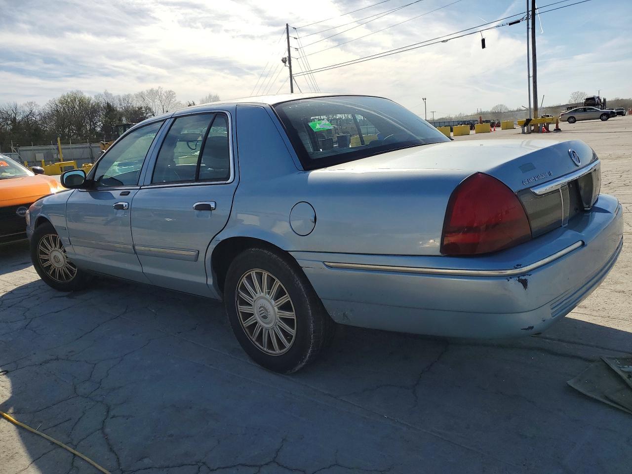 2010 Mercury Grand Marquis Ls - Image 2