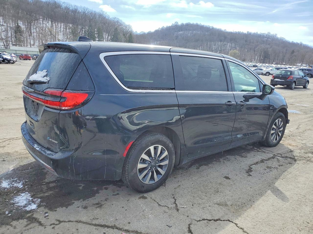 2023 Chrysler Pacifica Hybrid Touring L - Фото 3
