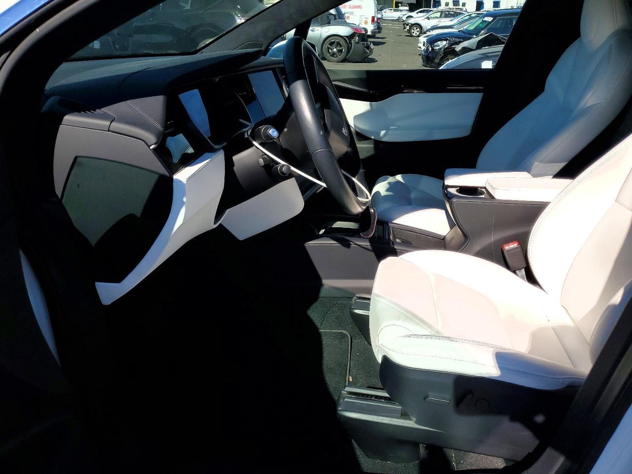 2020 Tesla Model X - Фото 7