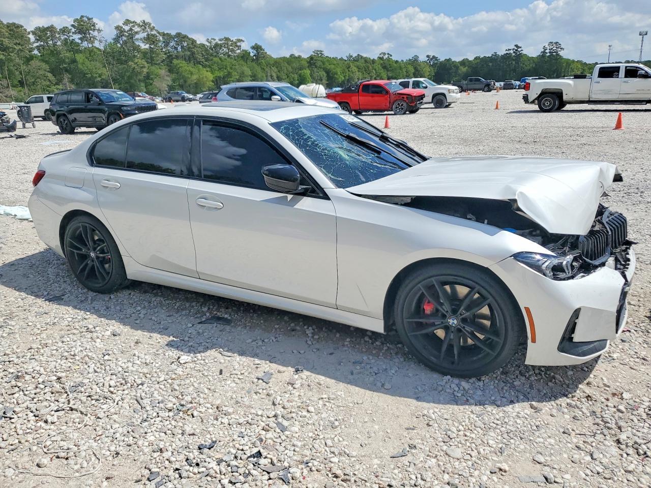 2023 BMW 330I - Фото 4
