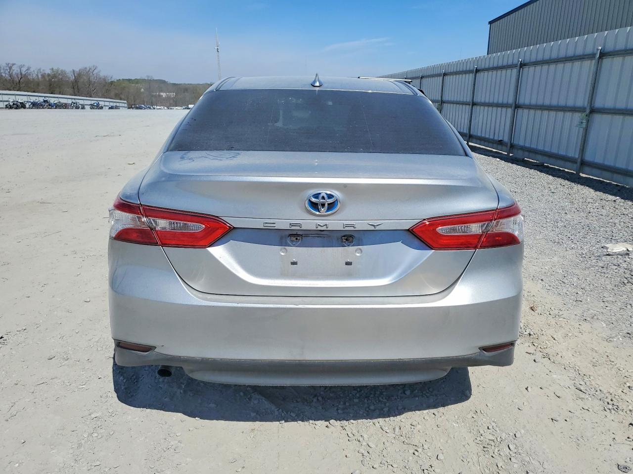 2019 Toyota Camry Hybrid - Image 6