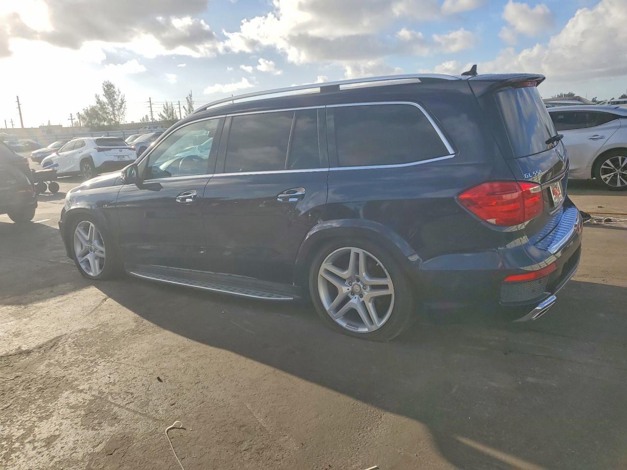 2015 Mercedes-Benz Gl 550 4Matic - Фото 2