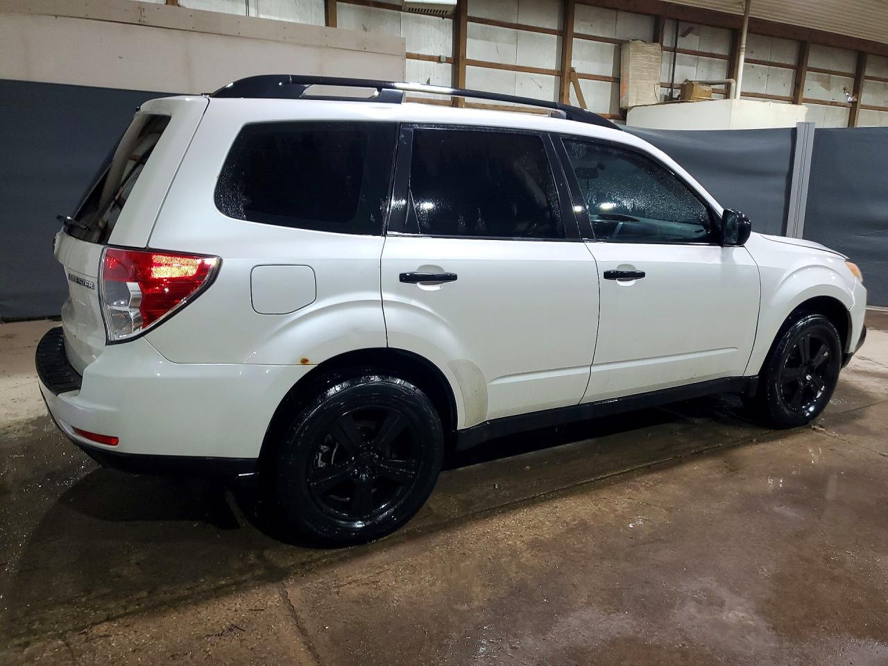 2011 Subaru Forester 2.5X - Фото 3