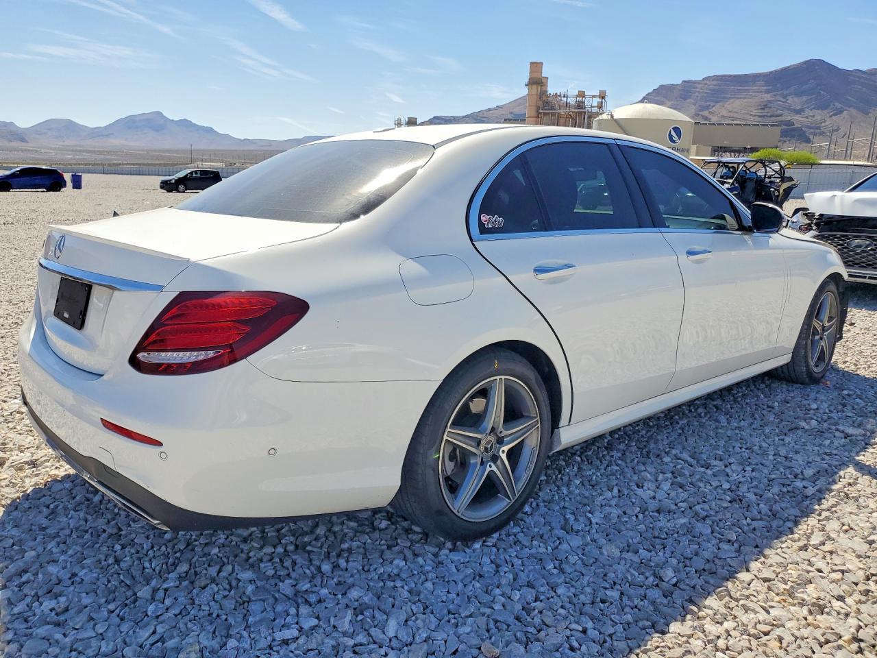 2018 Mercedes-Benz E 300 - Фото 3
