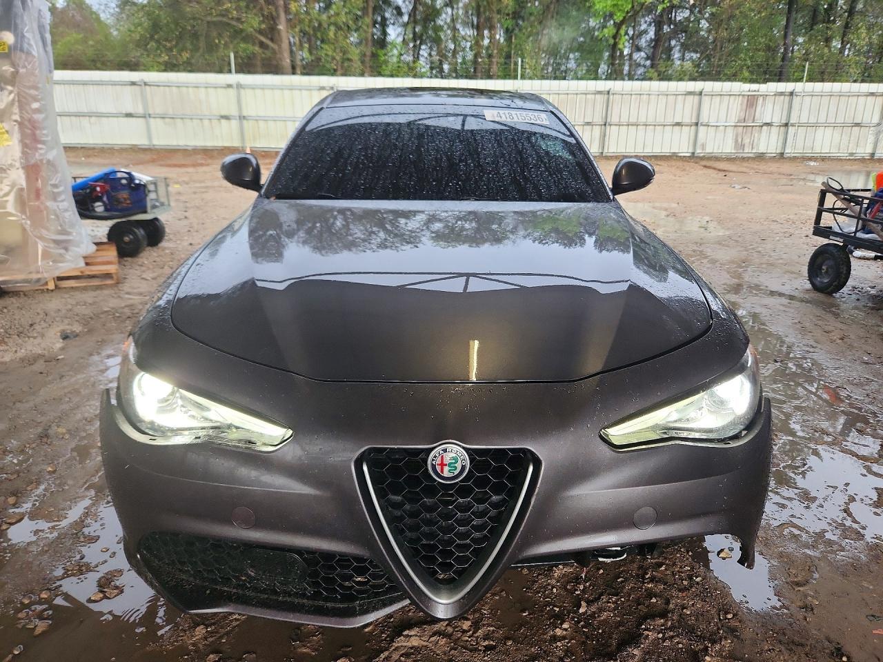 2018 Alfa Romeo Giulia - Image 5