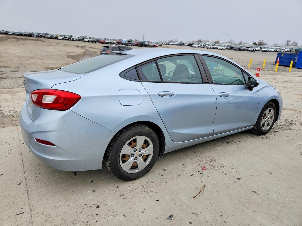 2017 Chevrolet Cruze Ls - Фото 3