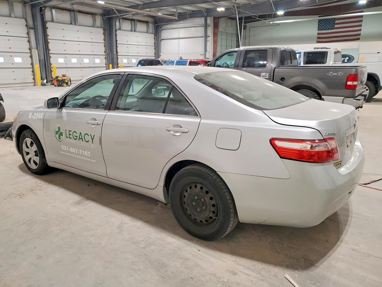 2009 Toyota Camry Le - Фото 2