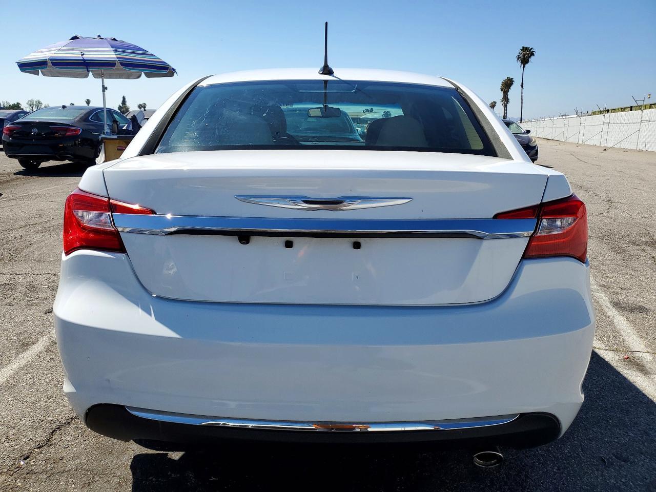 2013 Chrysler 200 Touring - Image 6