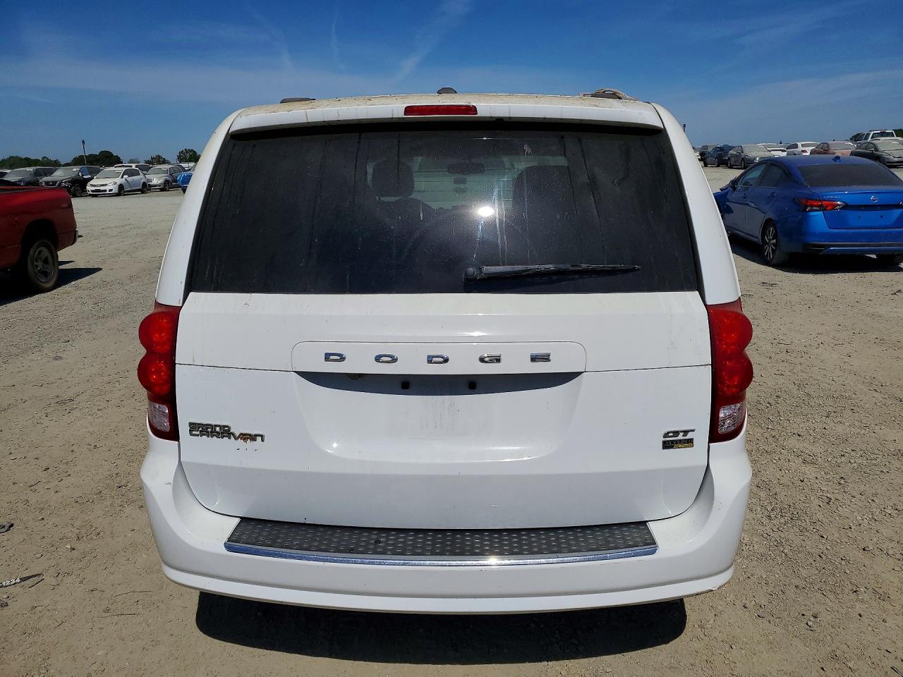 2017 Dodge Grand Caravn - Image 6