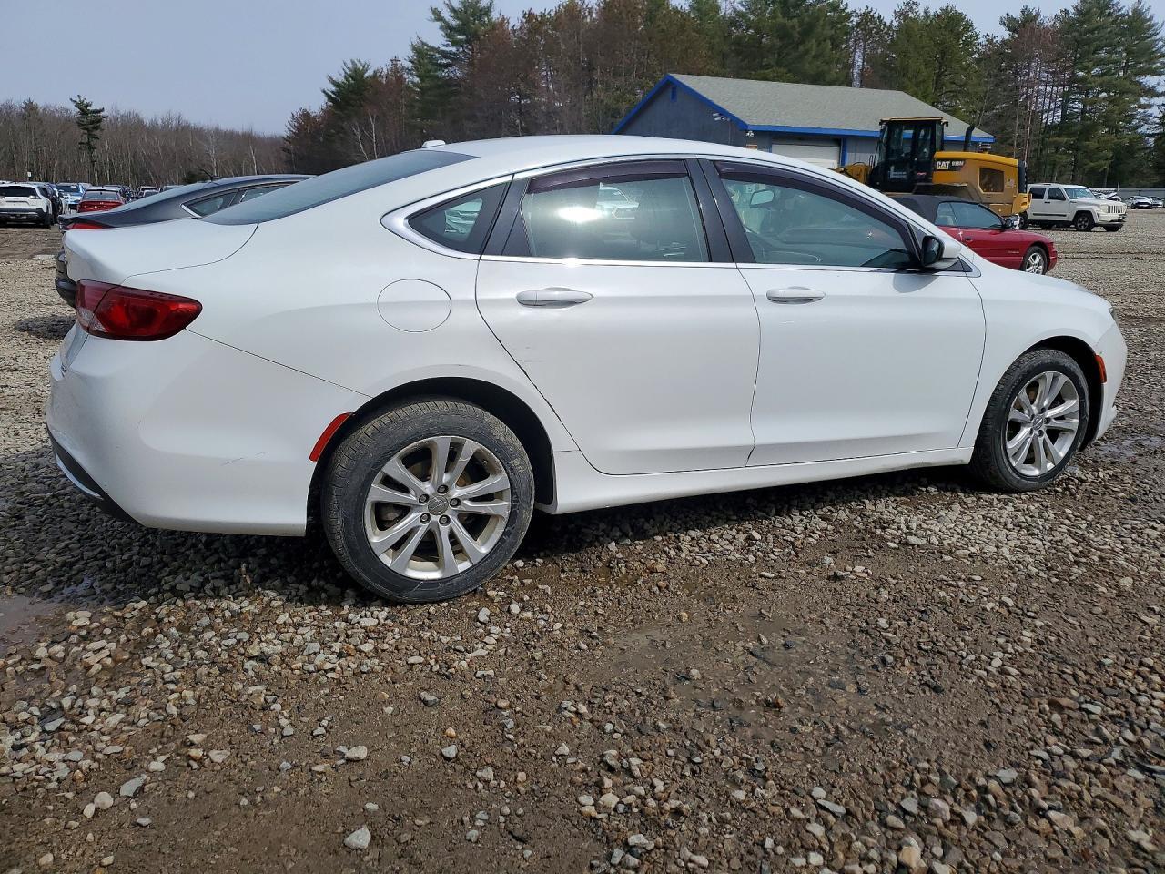 2015 Chrysler 200 Limited - Image 3