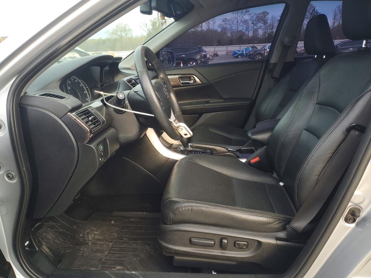 2017 Honda Accord Touring - Image 7