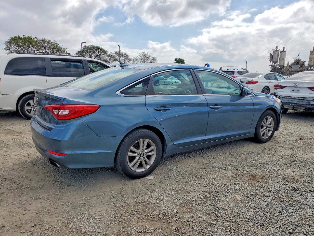 2017 Hyundai Sonata Base - Фото 3