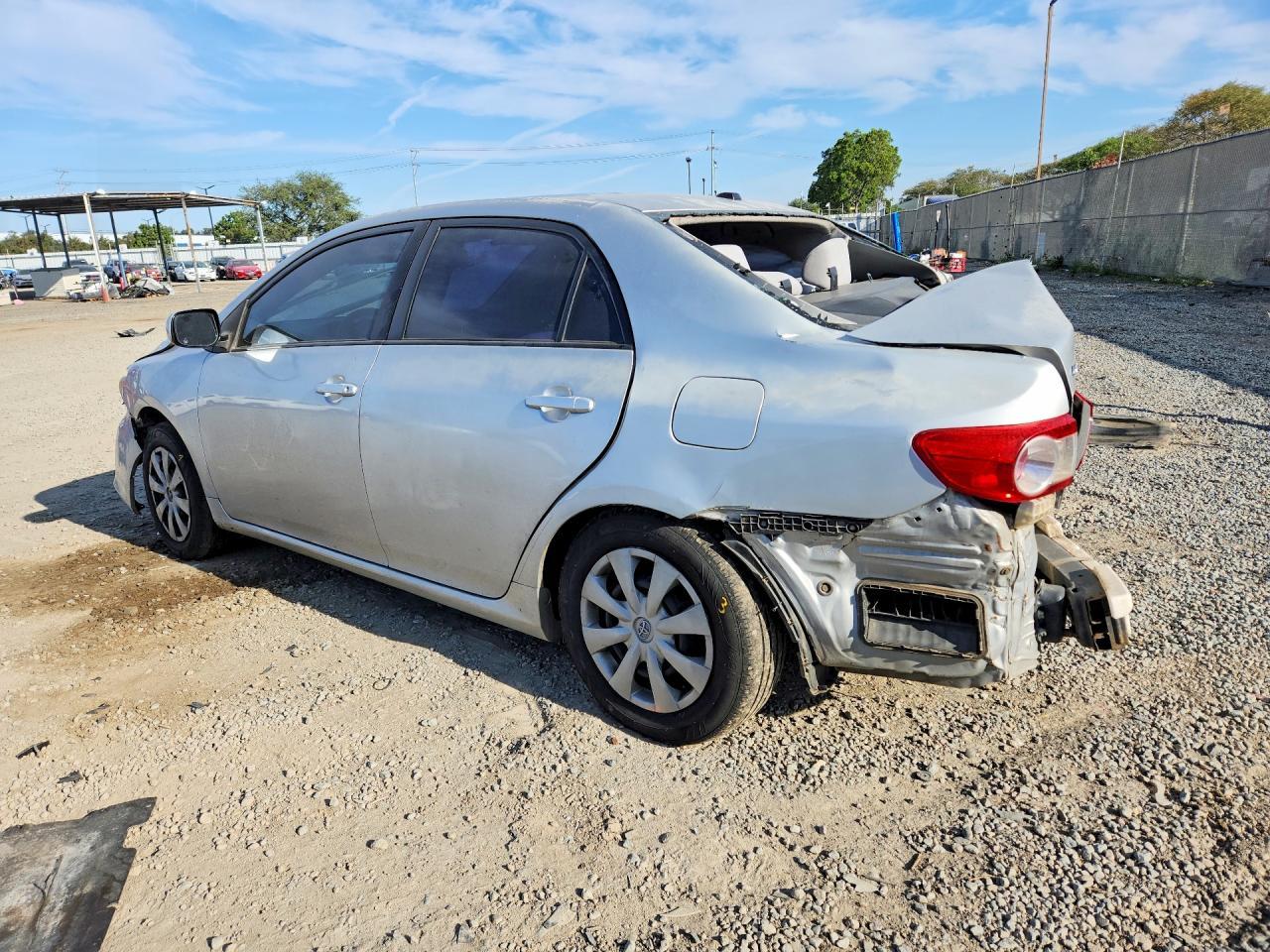 2011 Toyota Corolla Le - Фото 2