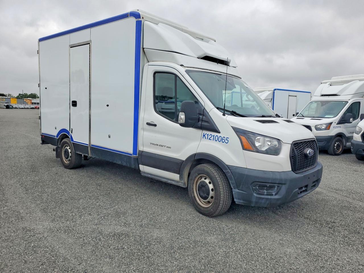2020 Ford Transit Delivery Truck - Фото 4
