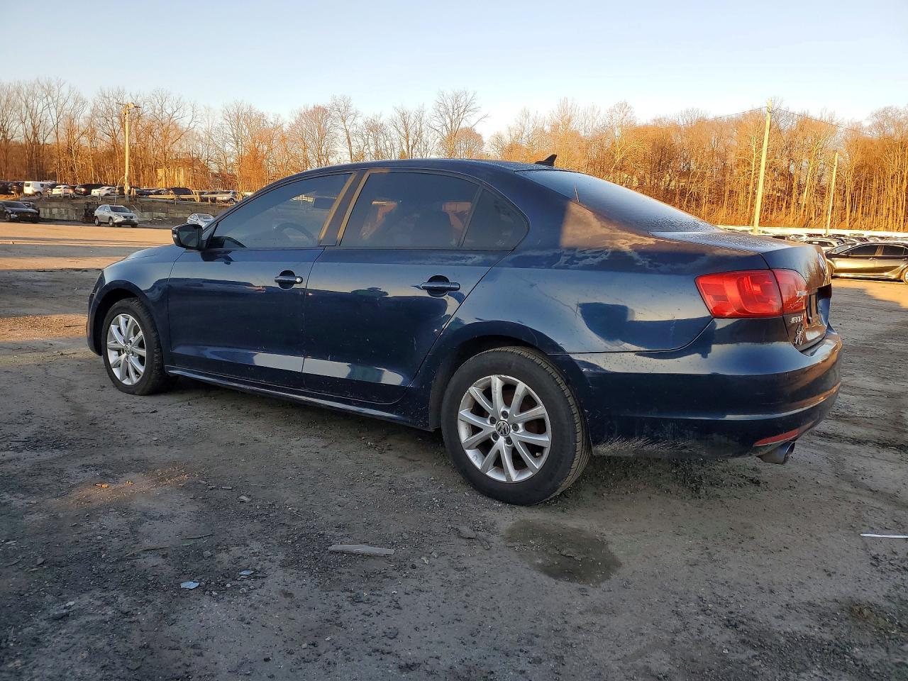 2011 Volkswagen Jetta Se - Image 2