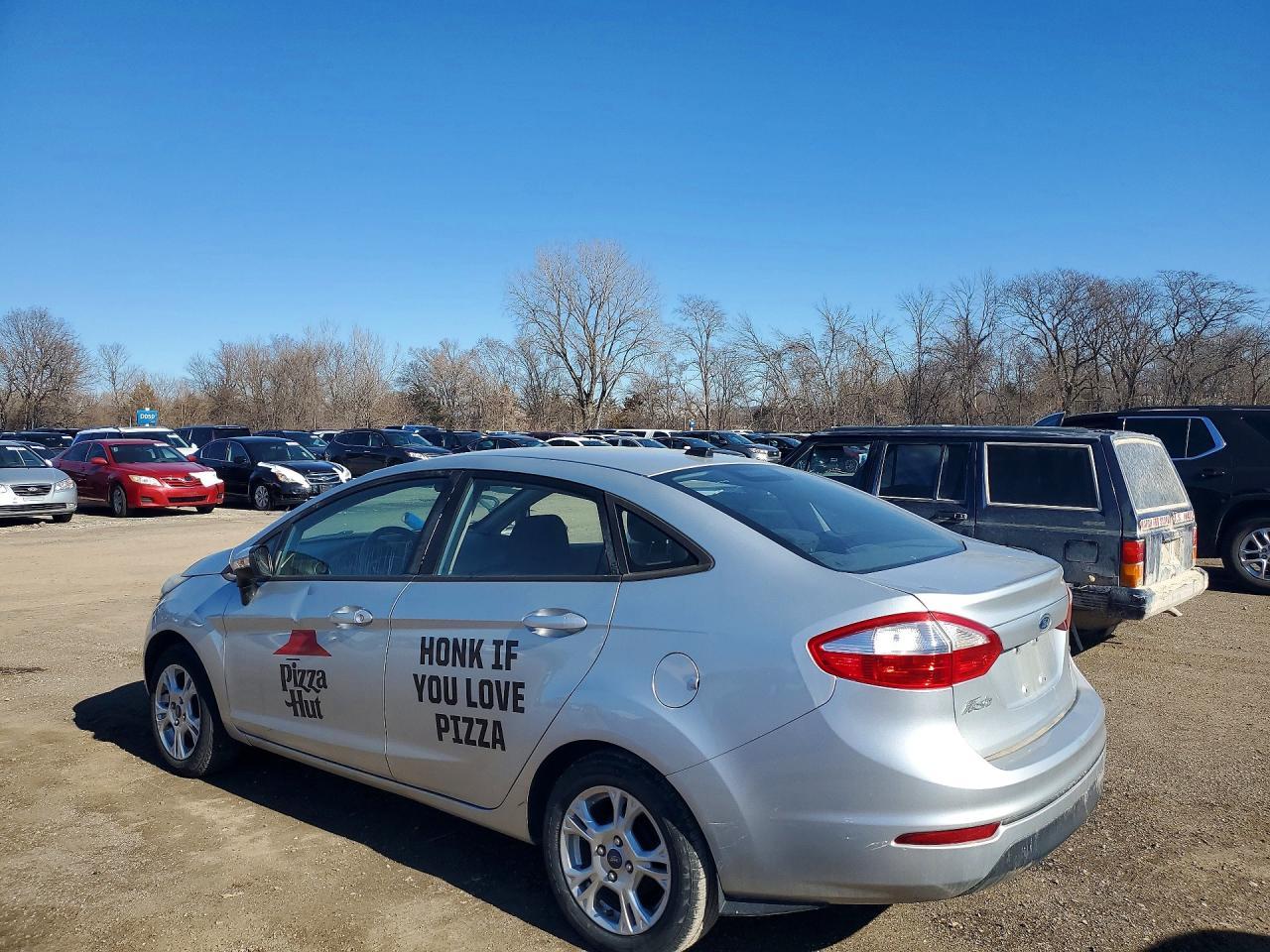 2015 Ford Fiesta Se - Image 2