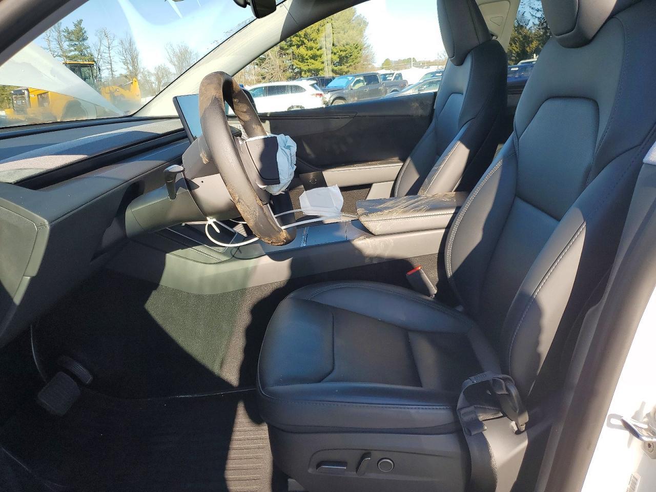 2026 Tesla Model Y - Фото 7