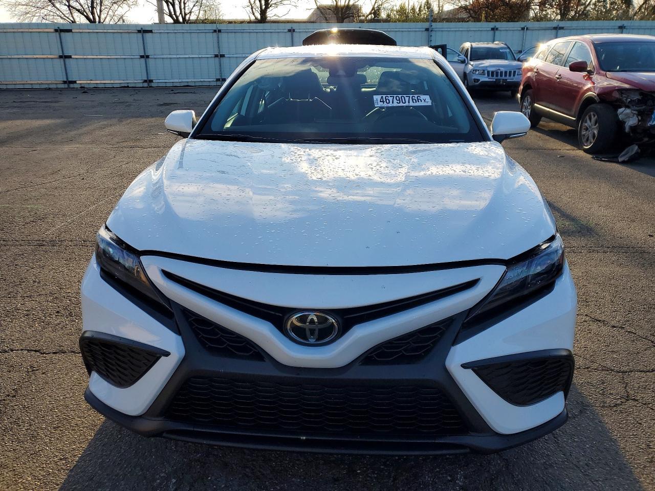 2023 Toyota Camry Se - Image 5