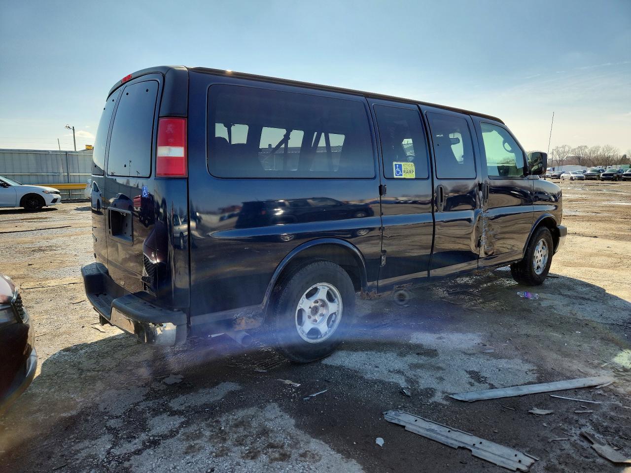 2007 Chevrolet Express G1500 - Image 3