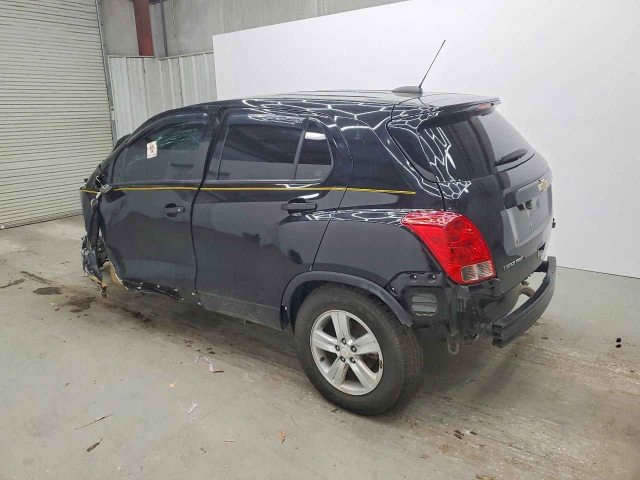 2022 Chevrolet Trax Ls - Фото 2