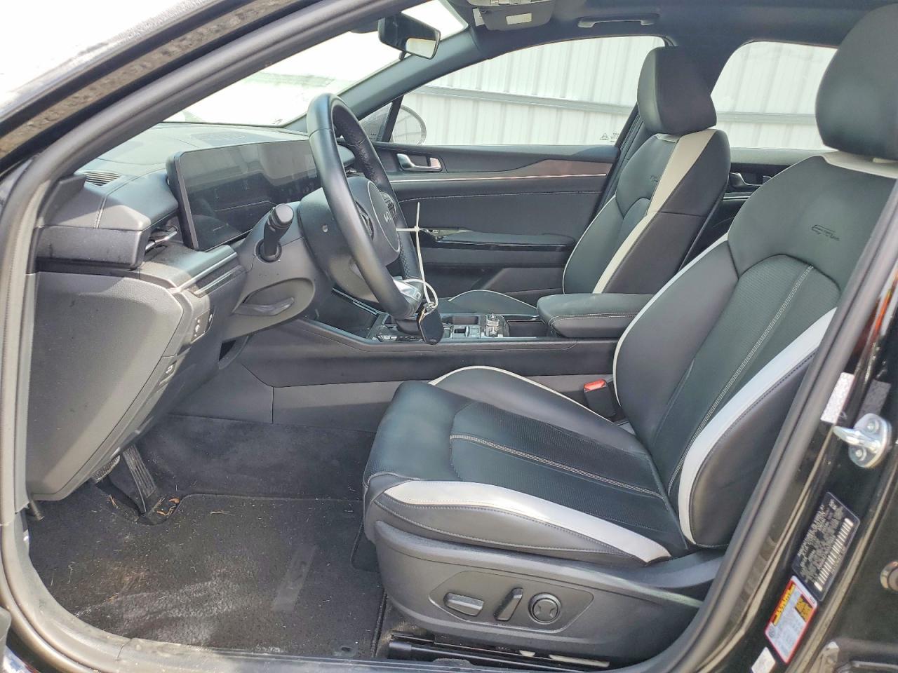 2025 Kia K5 - Image 7