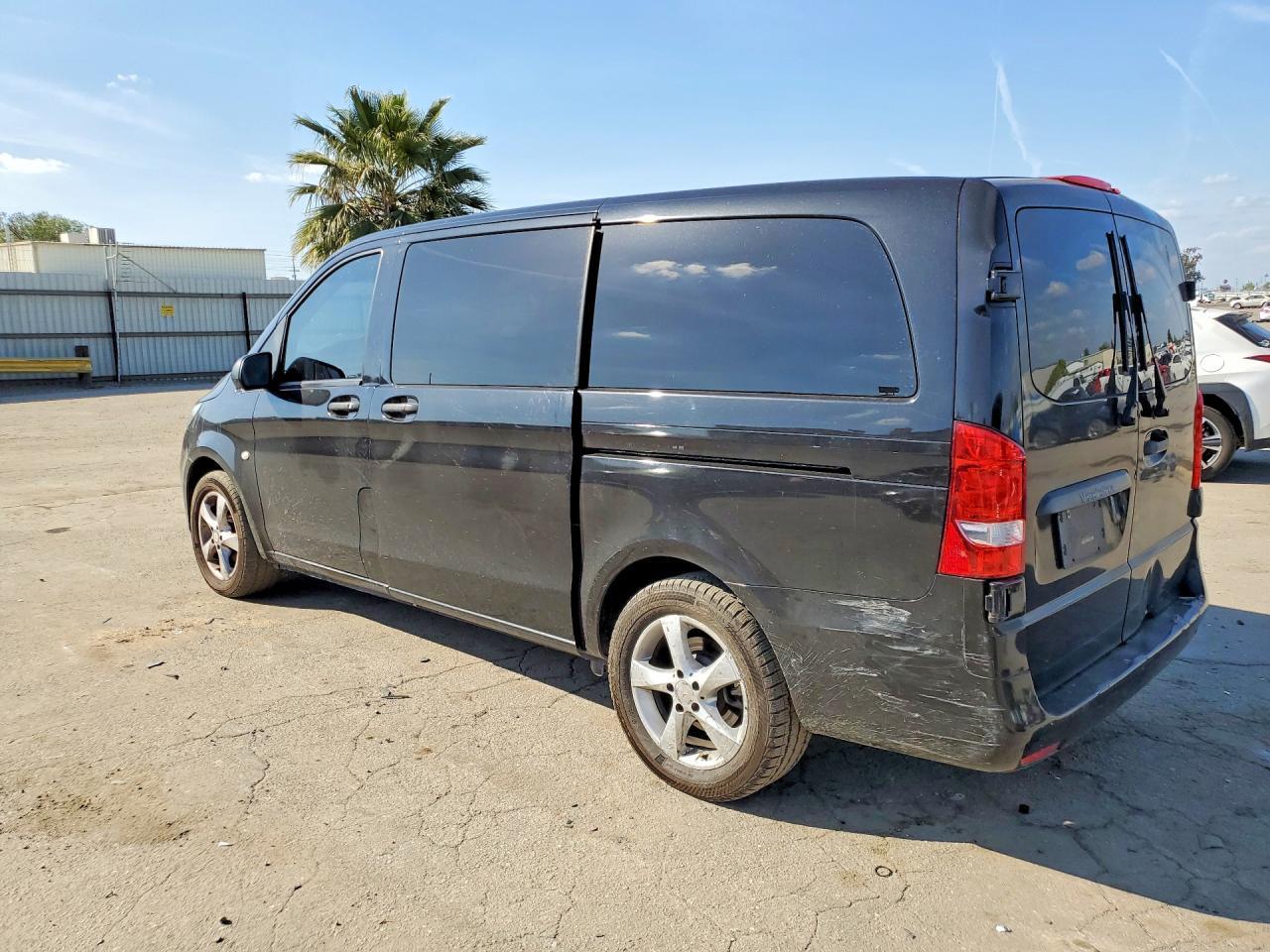2017 Mercedes-Benz Metris - Фото 2