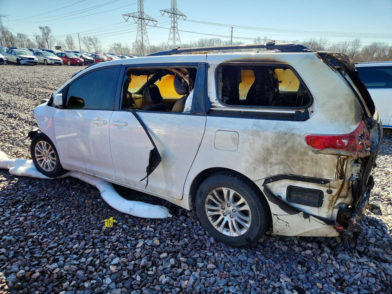 2014 Toyota Sienna Xle 8-Passenger - Image 2